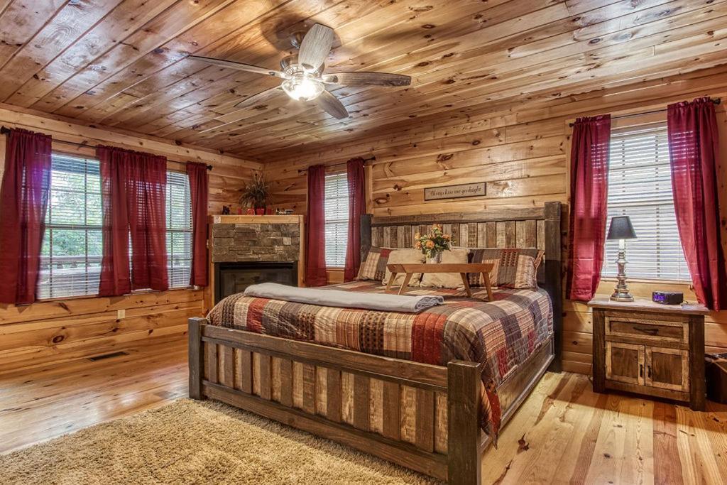 Always Kiss Me Goodnight- Hot Tub, You Get 1089 Of Free Area Attraction Tickets For Each Paid Day! Pigeon Forge Zewnętrze zdjęcie